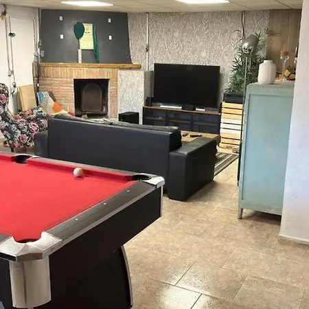 Amplia Casa Con Piscina Y Zona De Juegos Дом отдыха