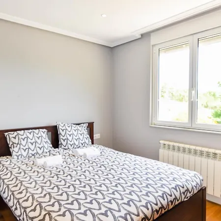 Дом отдыха Amplia Casa Con Piscina Y Zona De Juegos