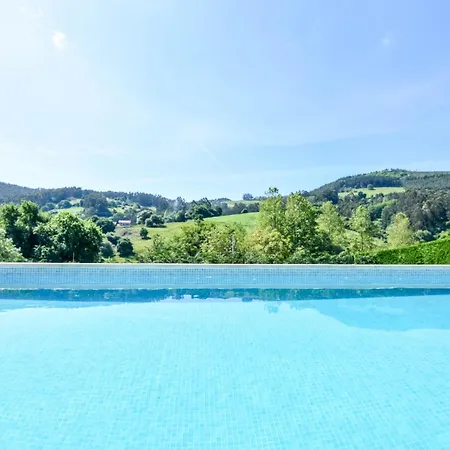 Amplia Casa Con Piscina Y Zona De Juegos