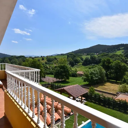 Amplia Casa Con Piscina Y Zona De Juegos Villabanez (Cantabria)