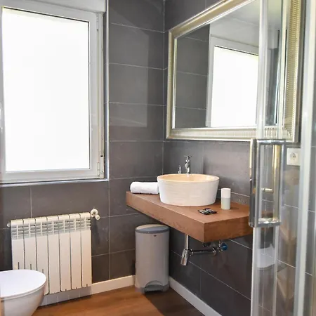Amplia Casa Con Piscina Y Zona De Juegos * Villabanez (Cantabria)
