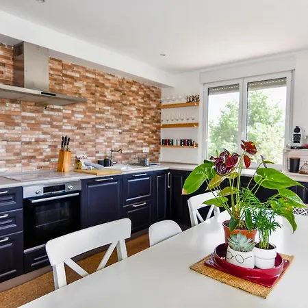 Дом отдыха Amplia Casa Con Piscina Y Zona De Juegos