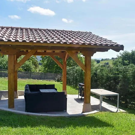 Amplia Casa Con Piscina Y Zona De Juegos *