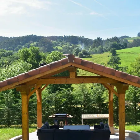 Amplia Casa Con Piscina Y Zona De Juegos